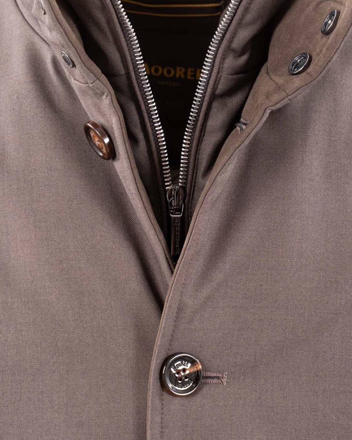 shop MOORER  Bomber: MooRER piumino "Janos".
Colletto rialzato.
Chiusura frontale con zip e bottoni.
Due tasche laterali a soffietto.
Maniche lunghe.
Composizione: 84% POLIAMMIDE, 16% POLIURETANO.
Made in Italy.. JANOS PUM-V1140 number 8773295